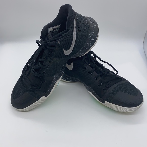 Men’s KYRIE 3 BLK/ICE Size 12 - Picture 4 of 9